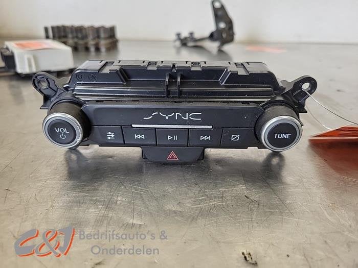 Panneau commande radio d'un Ford Transit Connect, -, 3 mois de garantie, -, -