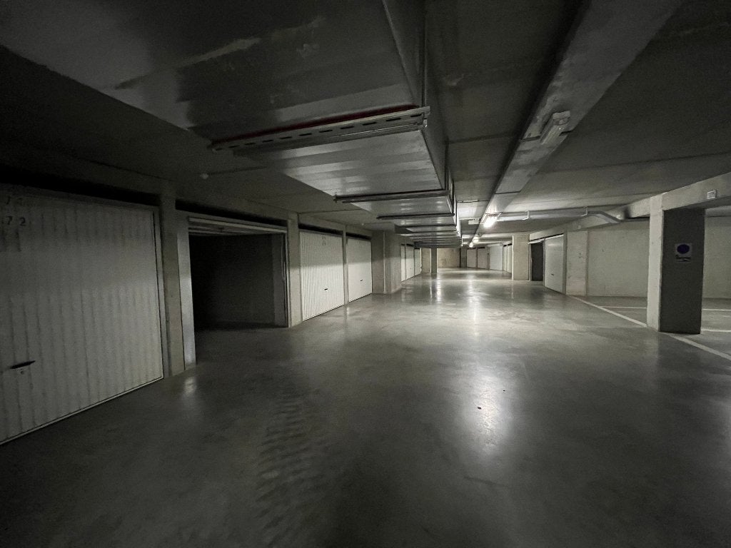Garage double à louer, résidence Sir Anthony, Knokke, Immo, Garages & Places de parking, Province de Flandre-Occidentale