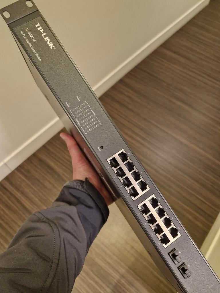 TP LINK 16 port gigabit smart switch, Verzenden