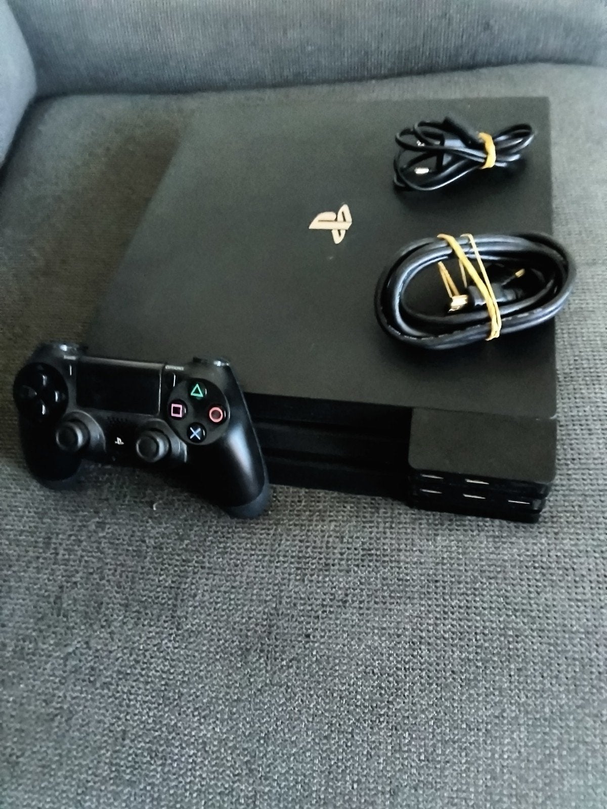 PlayStation 4 Pro 1Tb controller en kabels, Verzenden, Zo goed als nieuw, 1 TB, Met 1 controller