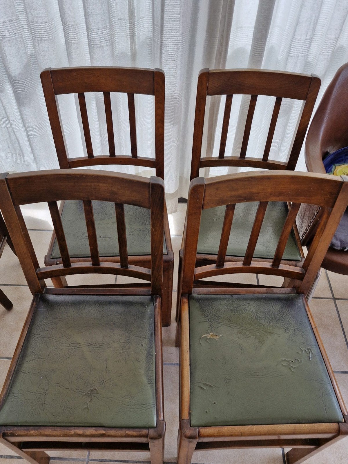 4 antieke stoelen met groene zitting., Ophalen