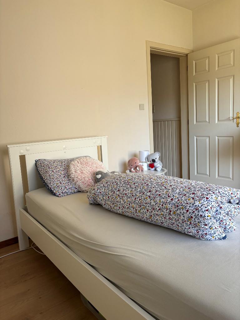 Bed, Huis en Inrichting, Slaapkamer | Bedden, Ophalen, 90 cm, Eenpersoons, Wit