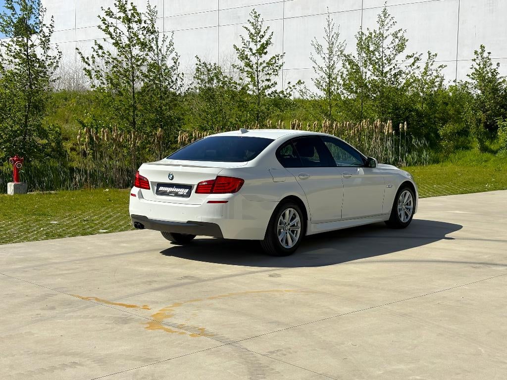 BMW 520d M pakket  Onberispelijke staat Onvermoeibare kracht, Auto's, Automaat, Achterwielaandrijving, Zwart, Wit