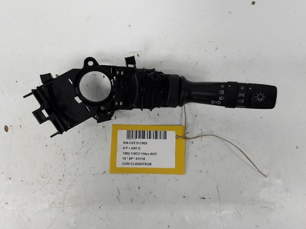 KNIPPERLICHTSCHAKELAAR Kia Cee'd (JDB5) (934101M631), Info@kia.de, Theodor-Heuss-Allee 11
60486  Frankfurt am Main, DE, Kia Deutschland GmbH