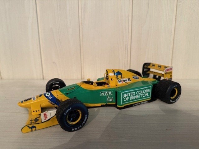 Minichamps 1/18 Benetton B192 Michael Schumacher, Hobby en Vrije tijd, Modelauto's | 1:18, Ophalen of Verzenden, Zo goed als nieuw