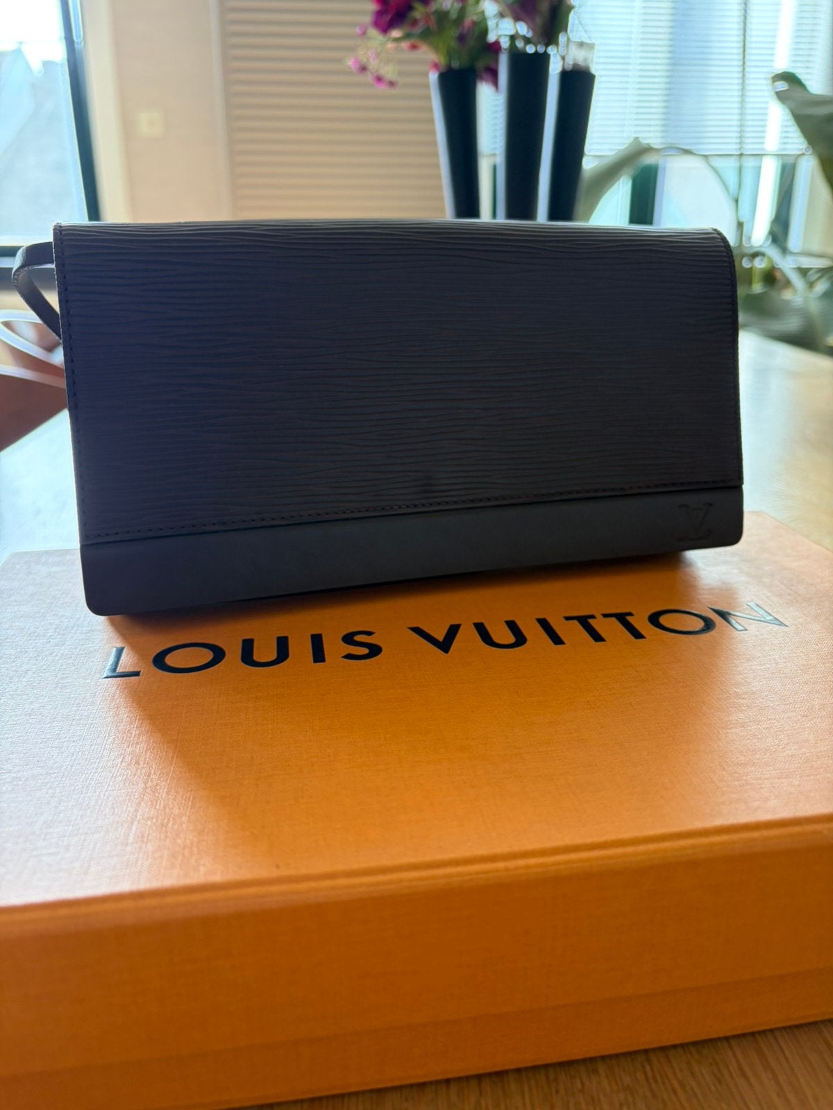 Pochette montaige Epi louis vuitton, Handtassen en Accessoires, Overige merken, Bruin, Ophalen of Verzenden, Zo goed als nieuw