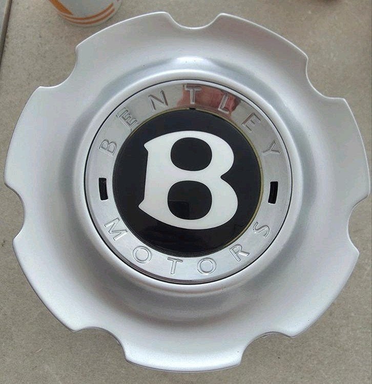 6 STUKS BENTLEY WHEEL CENTERS MET LOGO ALS NIEUW, Auto-onderdelen, Banden en Velgen, Ophalen, Velg(en)