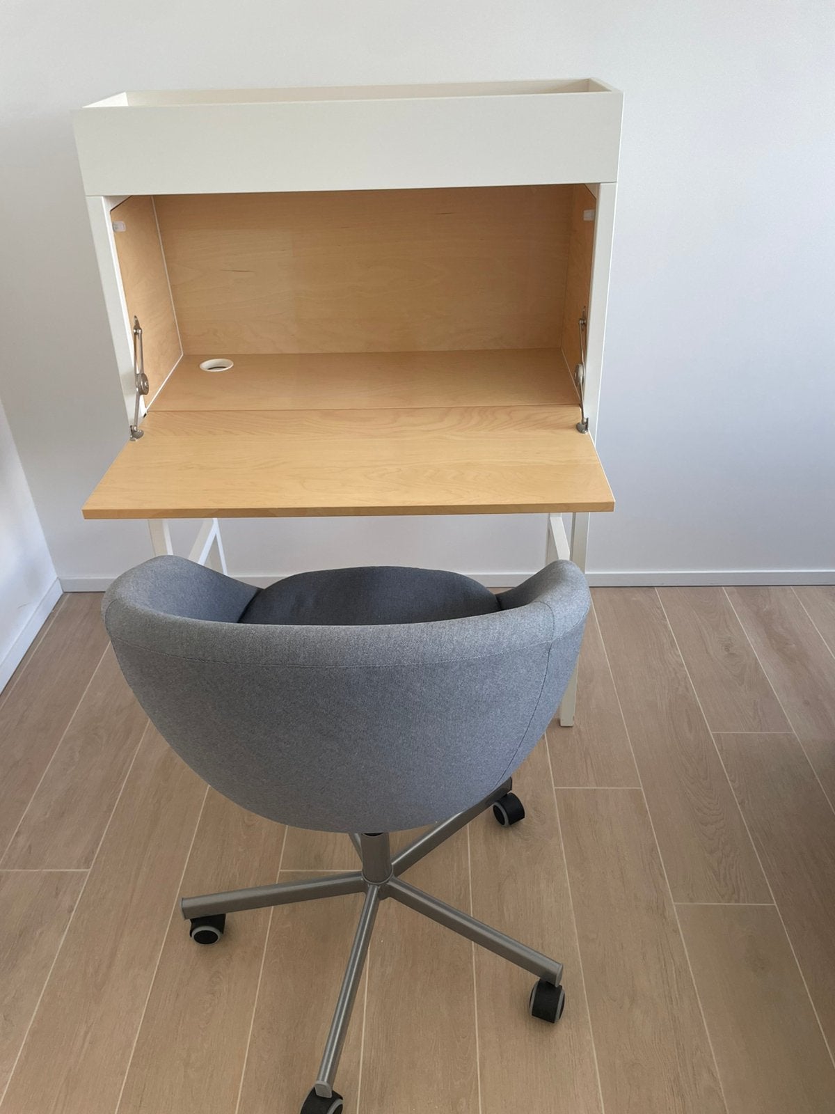 Compact bureau met uitklapbaar werkblad + bureaustoel, Ophalen, Zo goed als nieuw, Bureaustoel