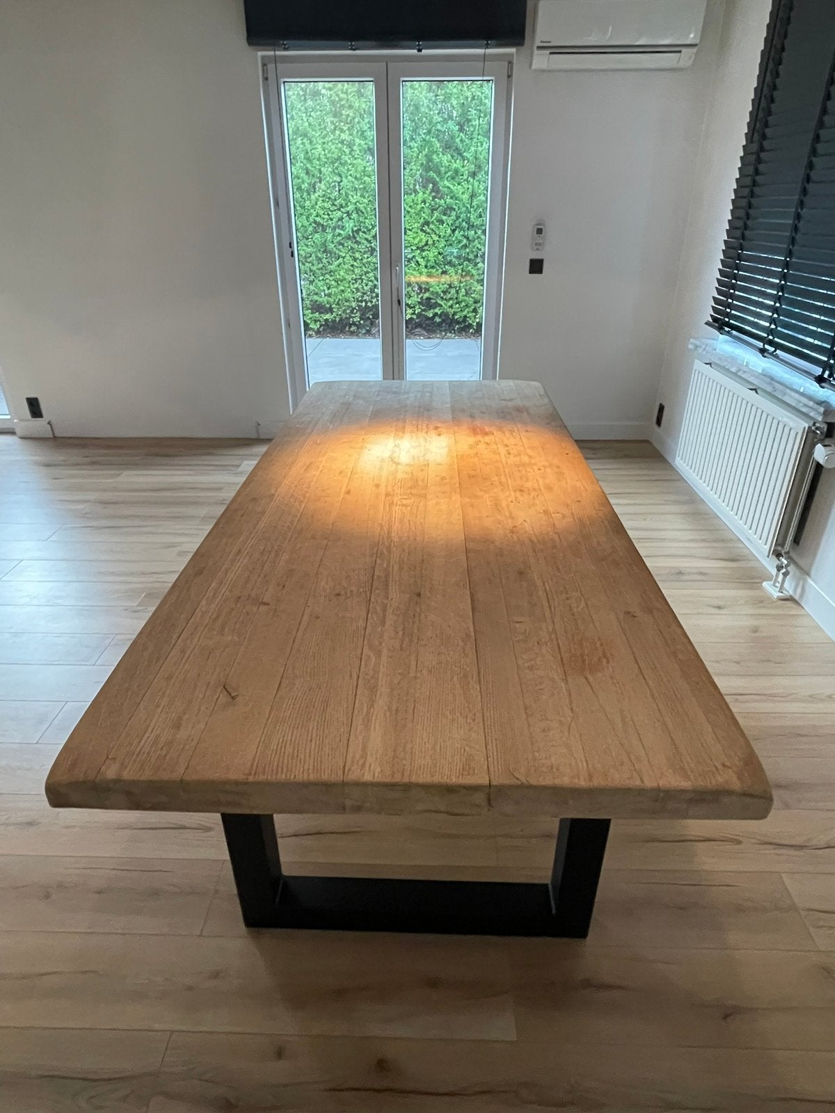 Massieve eiken eettafel 1e keus met stalen frame, Huis en Inrichting, Tafels | Eettafels, Ophalen
