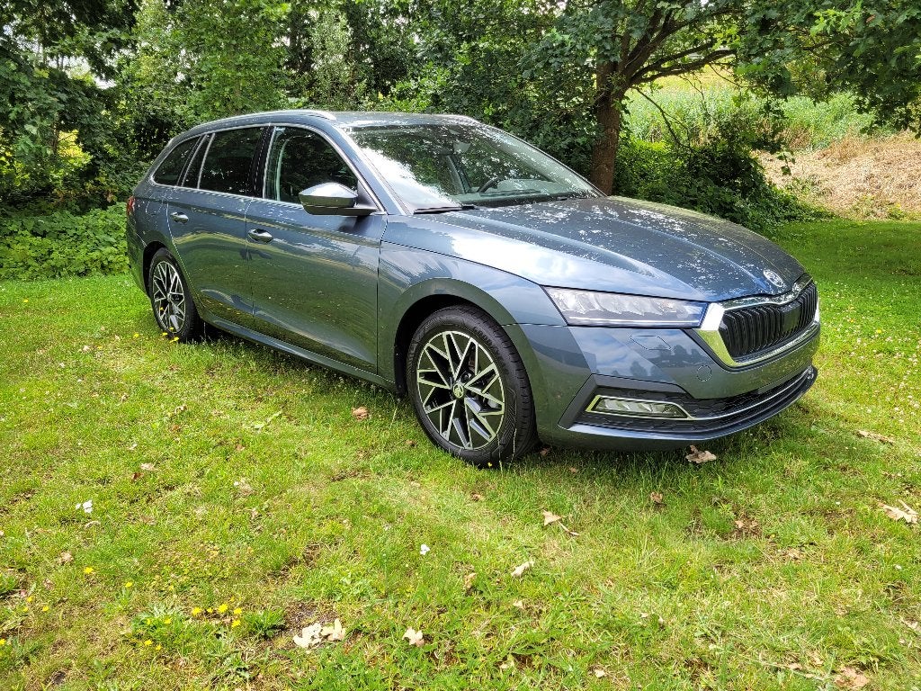 Skoda Octavia bj 2021 essence 1.0tsi 81kw, Autos, Skoda, 121 g/km, Achat, Euro 6, Noir