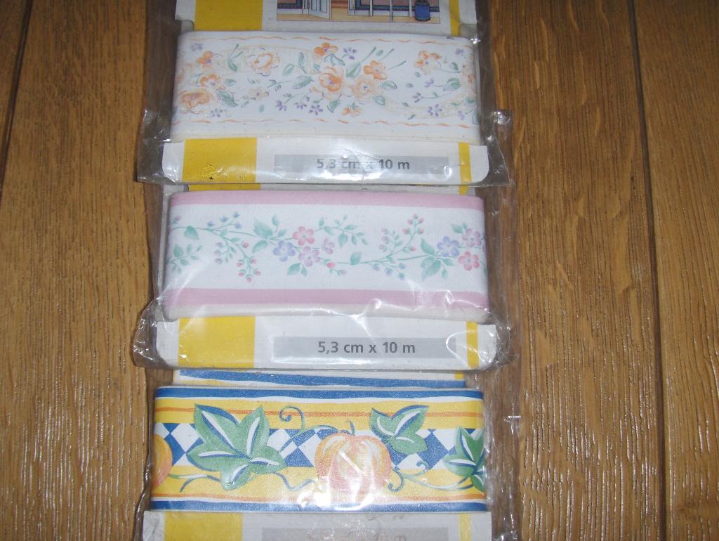 3 rouleaux différents de frise adhésive. 10 m de longueur ., Enlèvement ou Envoi, Neuf