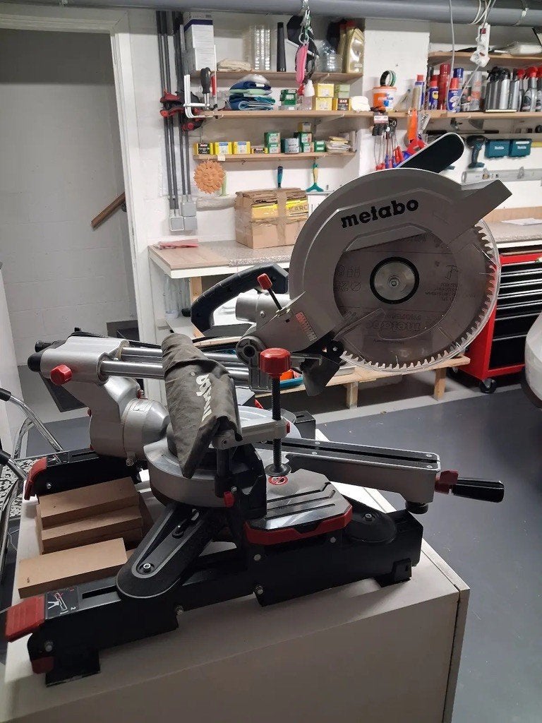 scie à onglets Metabo + support à scie Metabo  à Saisir !!, Doe-het-zelf en Bouw, Ophalen, 70 mm of meer, Nieuw, Afkortzaag