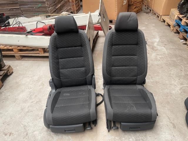 INTERIEUR COMPLET 7 zitter Volkswagen Touran (1T3), Utilisé, De Bloemendaal 21 21
5221 EB  'S HERTOGENBOSCH, NL, Info@123Parts.nl