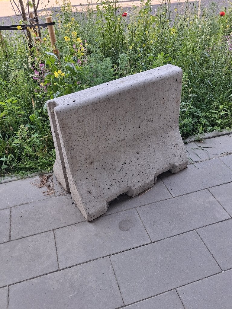 Beton afrastering, Dieren en Toebehoren