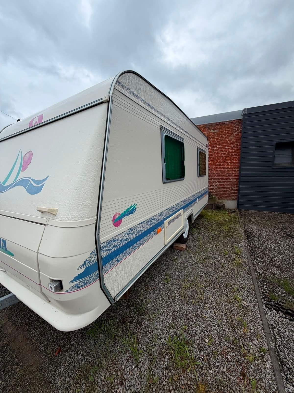 Caravan adria, Caravans en Kamperen, Standaardzit, Schokbreker, Frans bed, Particulier