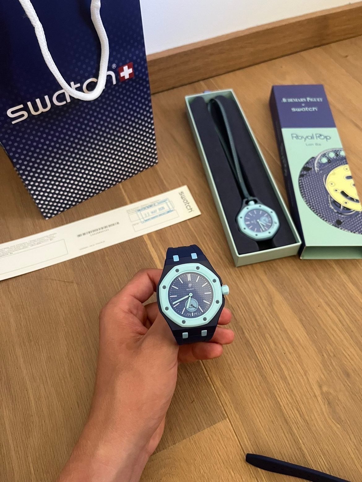 Ap x swatch, Handtassen en Accessoires, Horloges | Heren, Verzenden, Swatch, Kunststof, Zo goed als nieuw