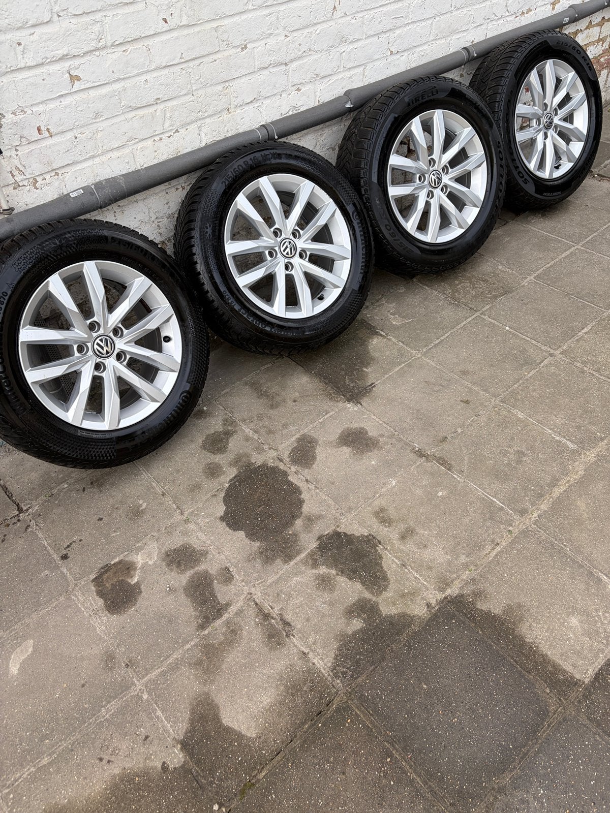 Volkswagen pneus jantes, Enlèvement ou Envoi, Pneus hiver, Pneu(s)