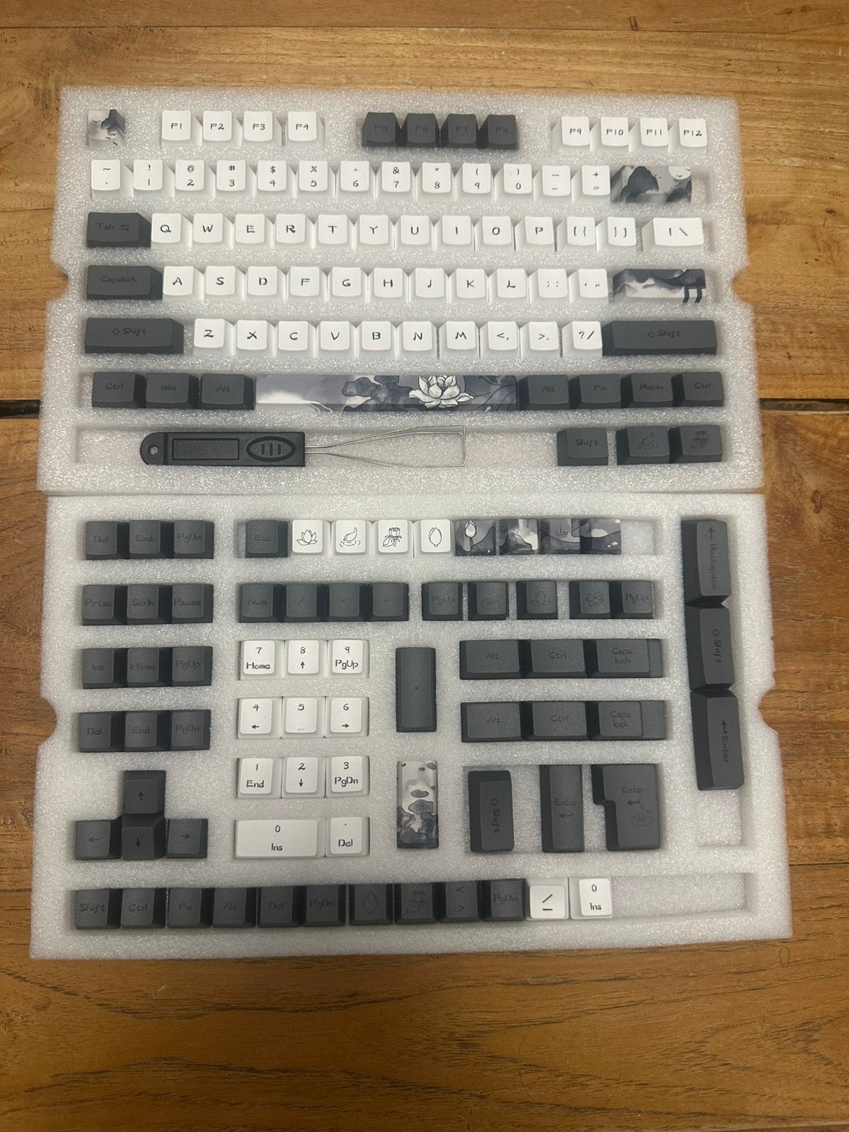 Lotus keycaps with keycap puller mechanical keyboard, Computers en Software, Toetsenborden, Ophalen of Verzenden, Zo goed als nieuw