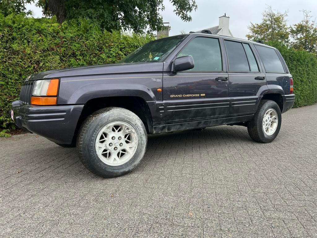 Jeep cherokee.   5.2 V8 lichte vracht.   Geen documenten, Auto's, Oldtimers, Bedrijf, Jeep, Benzine, Automaat, Ophalen of Verzenden