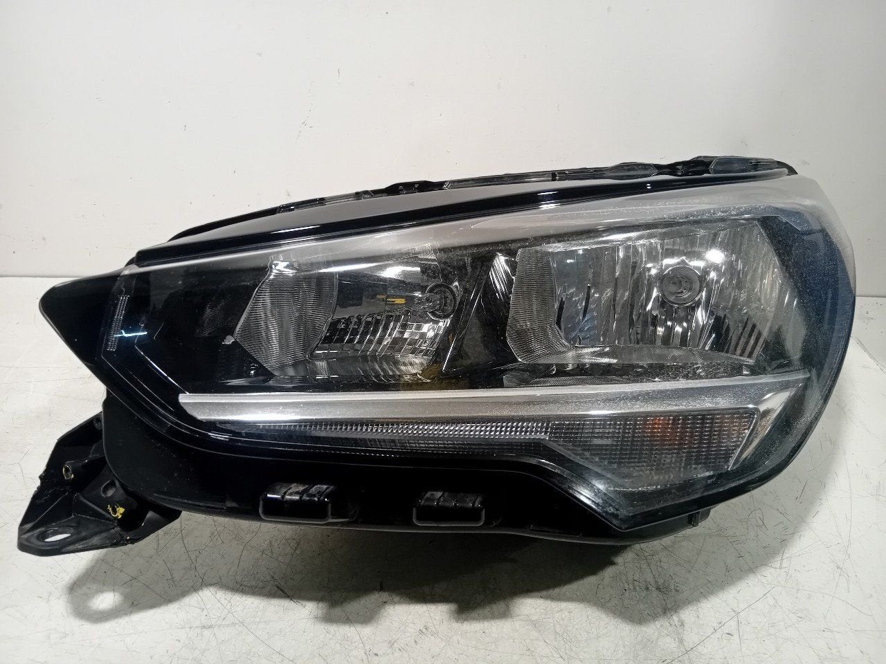 Koplamp links Opel Corsa, Auto-onderdelen, Onderdelen@venauto.nl, Van der Ven Autorecycling B.V., Gebruikt, Ettenseweg 76, 4706 PB Roosendaal, The Netherlands