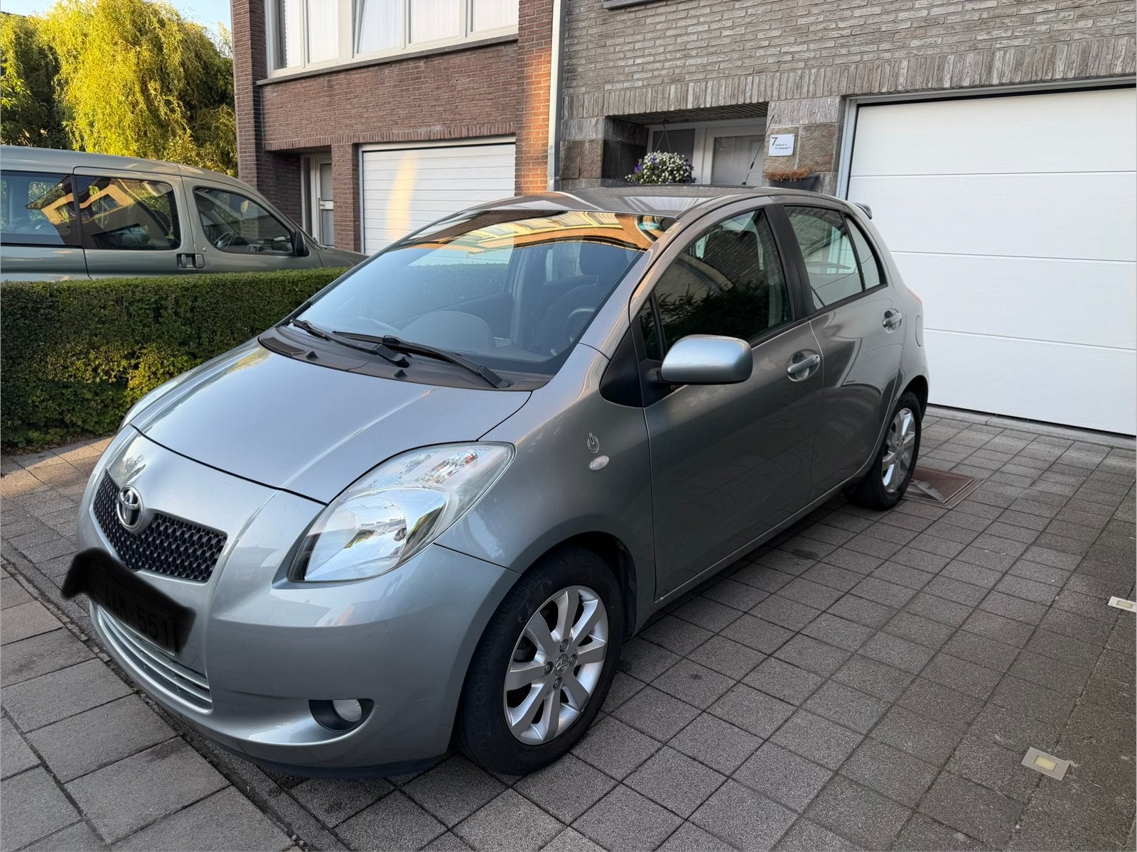 Toyota yaris 1.3i, Autos, Argent ou Gris, Achat, 1298 cm³, Boîte manuelle