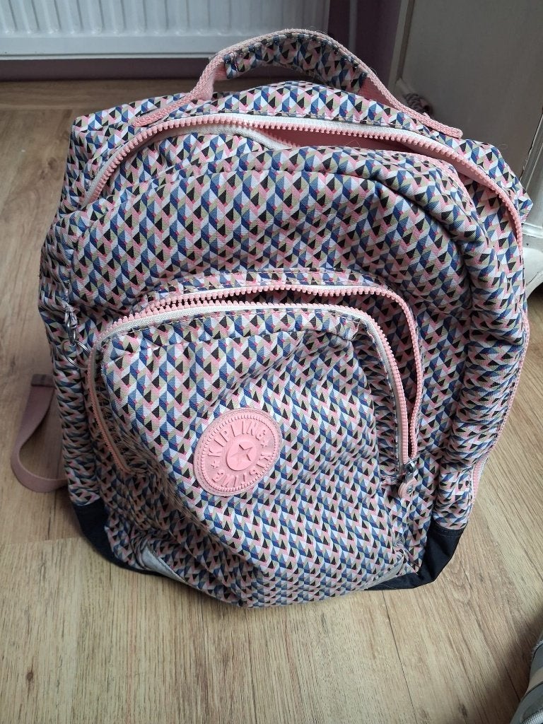 sac à dos et sa à diner  KIPLING, Enlèvement, Sac à dos