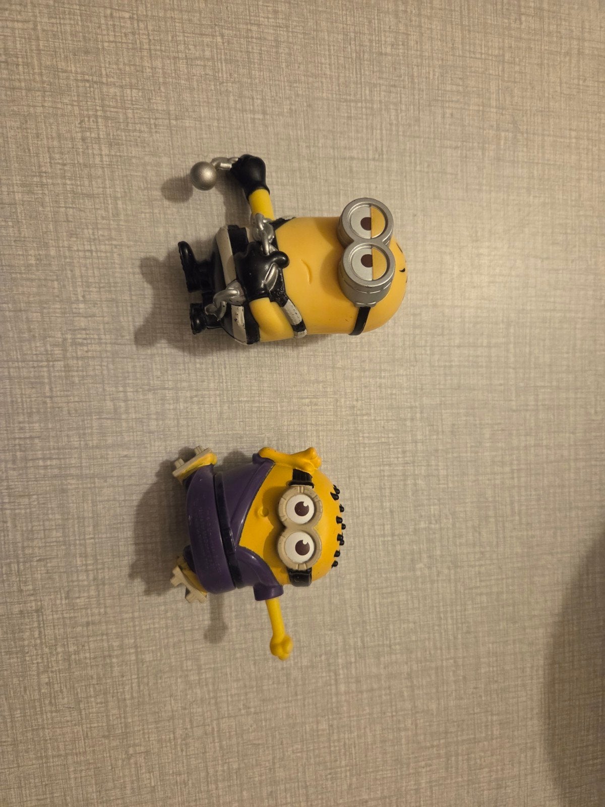 2 figurines de Minions, Enlèvement ou Envoi, Comme neuf, Statue ou Figurine
