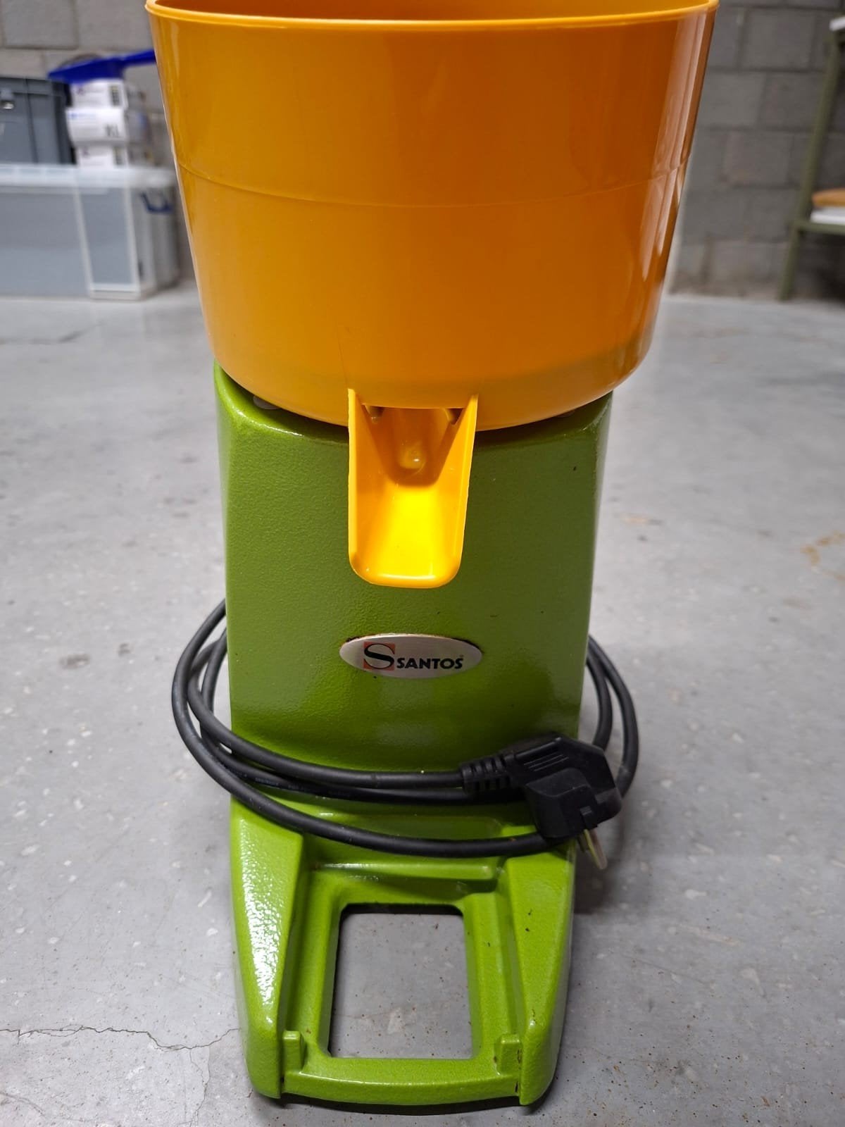 Santos citruspers, Ophalen