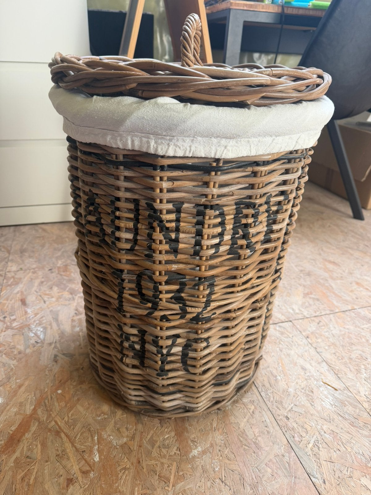 Rieten wasmand, Ophalen, Zo goed als nieuw