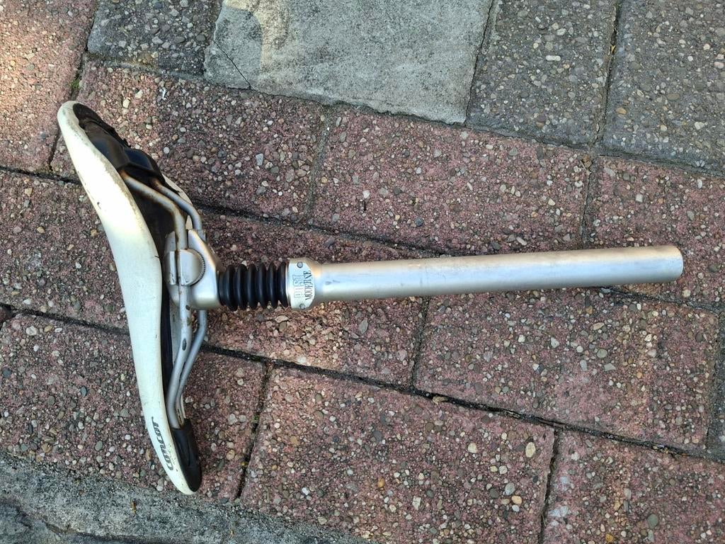 Tige de selle suspendue + selle, Enlèvement ou Envoi, Selle