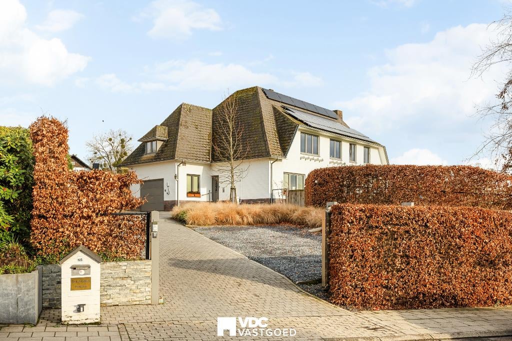 Ruime villa met praktijkruimte op perceel van 1.745 m², Immo, Huizen en Appartementen te koop, Provincie Limburg, 1500 m² of meer