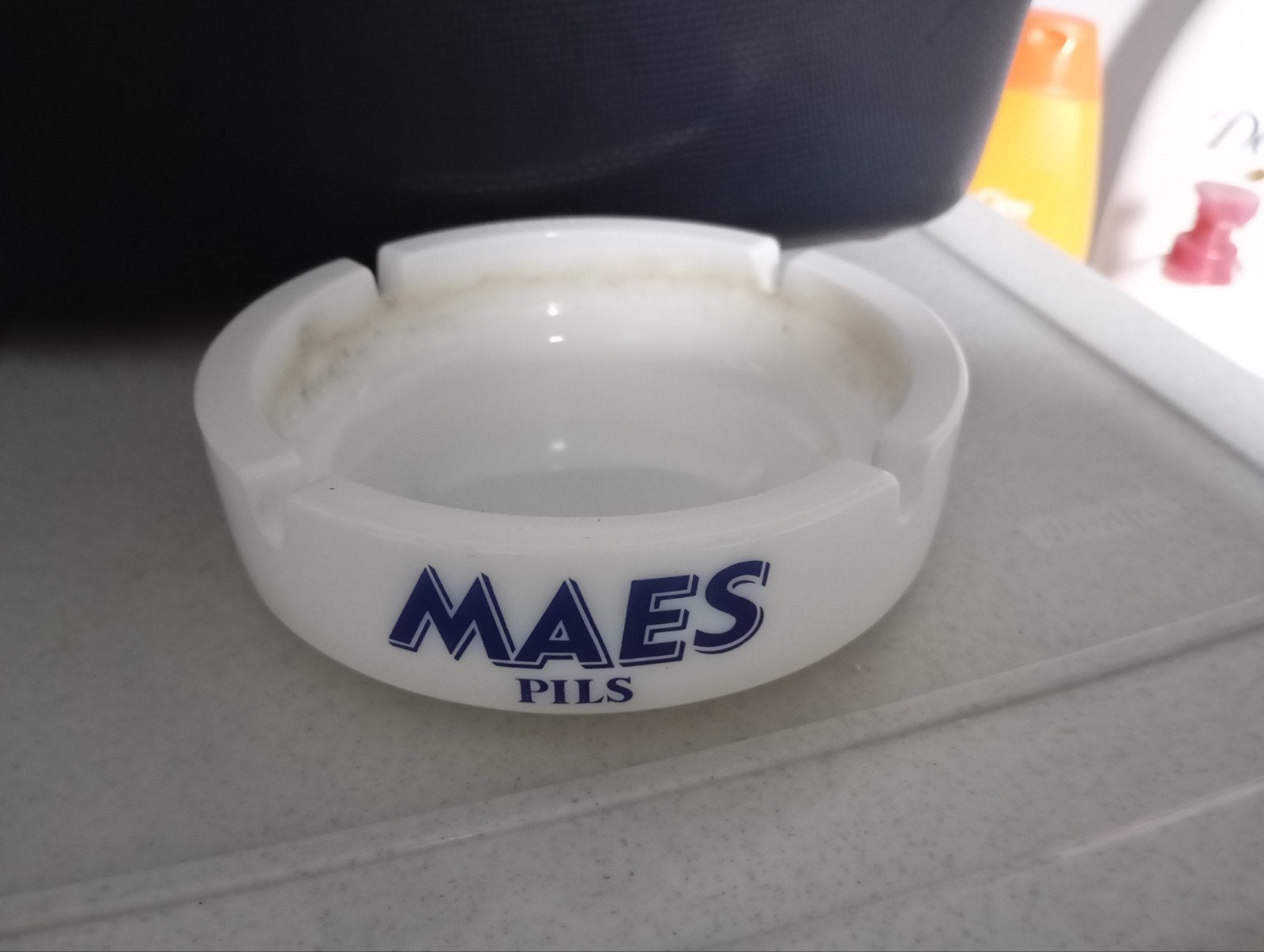 Asbak Maes, Ophalen