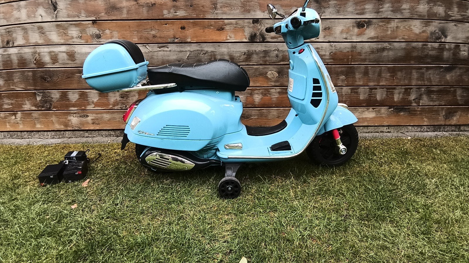Electrische Vespa voor kinderen met twee accu's, Ophalen