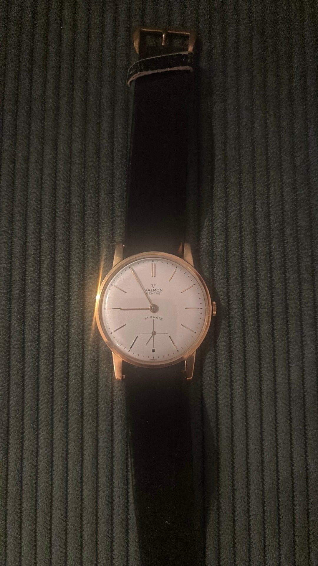Montre Valmon Genève 17 en or rubis, Bijoux, Sacs & Beauté, Montres | Anciennes | Antiquités, Enlèvement, Or