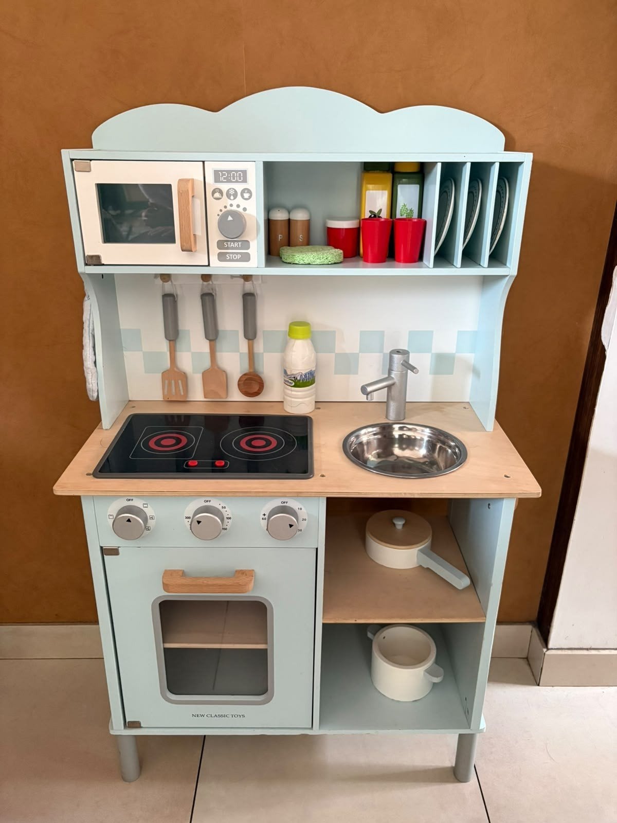 Houten speelkeuken New Classic Toys + veel toebehoren, Kinderen en Baby's, Ophalen, Hout, Speelkeuken