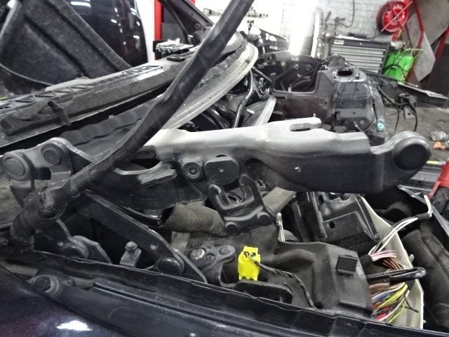 MOTORKAPSCHARNIER RECHTS BMW 1 serie (E82) (7289994-04), Gebruikt, BMW, Petuelring 130
80809  München, DE, Bayerische Motoren Werke AG