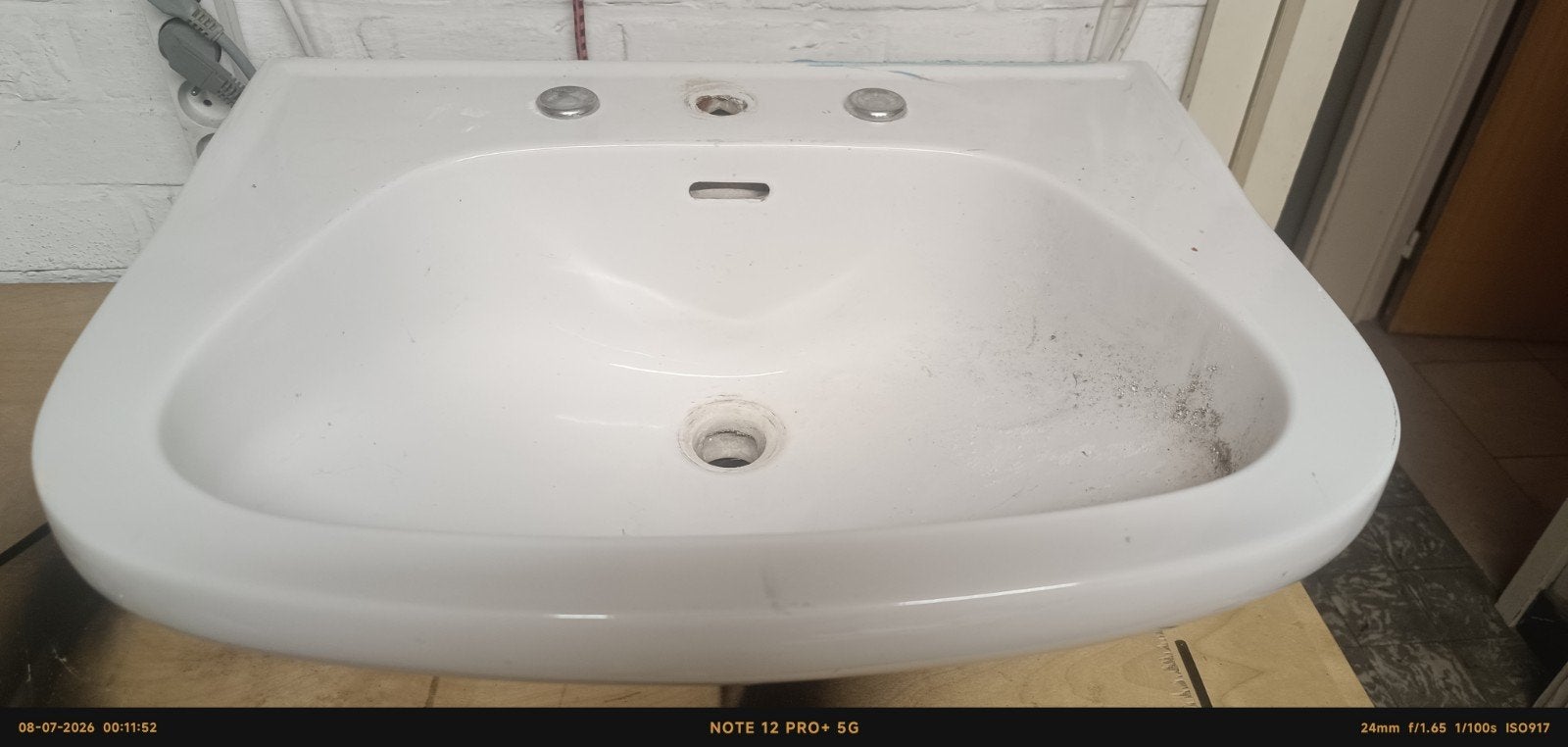 Badkamer lavabo met bijbehorende steunen in perfecte staat, Huis en Inrichting, Badkamer | Badkamermeubels, Ophalen