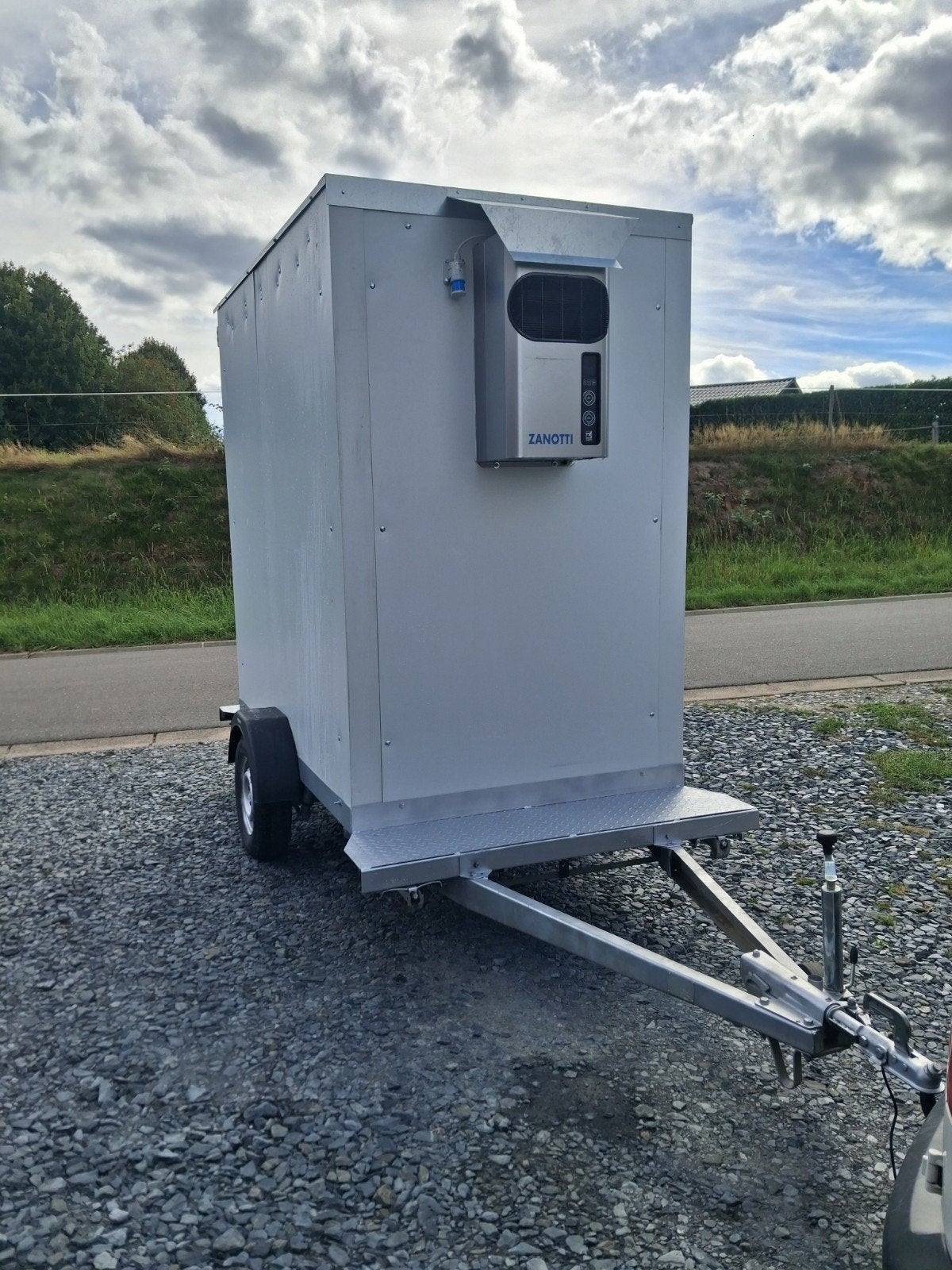 A vendre, remorque frigo.
Remorque frigo, à utilisation stat, Enlèvement