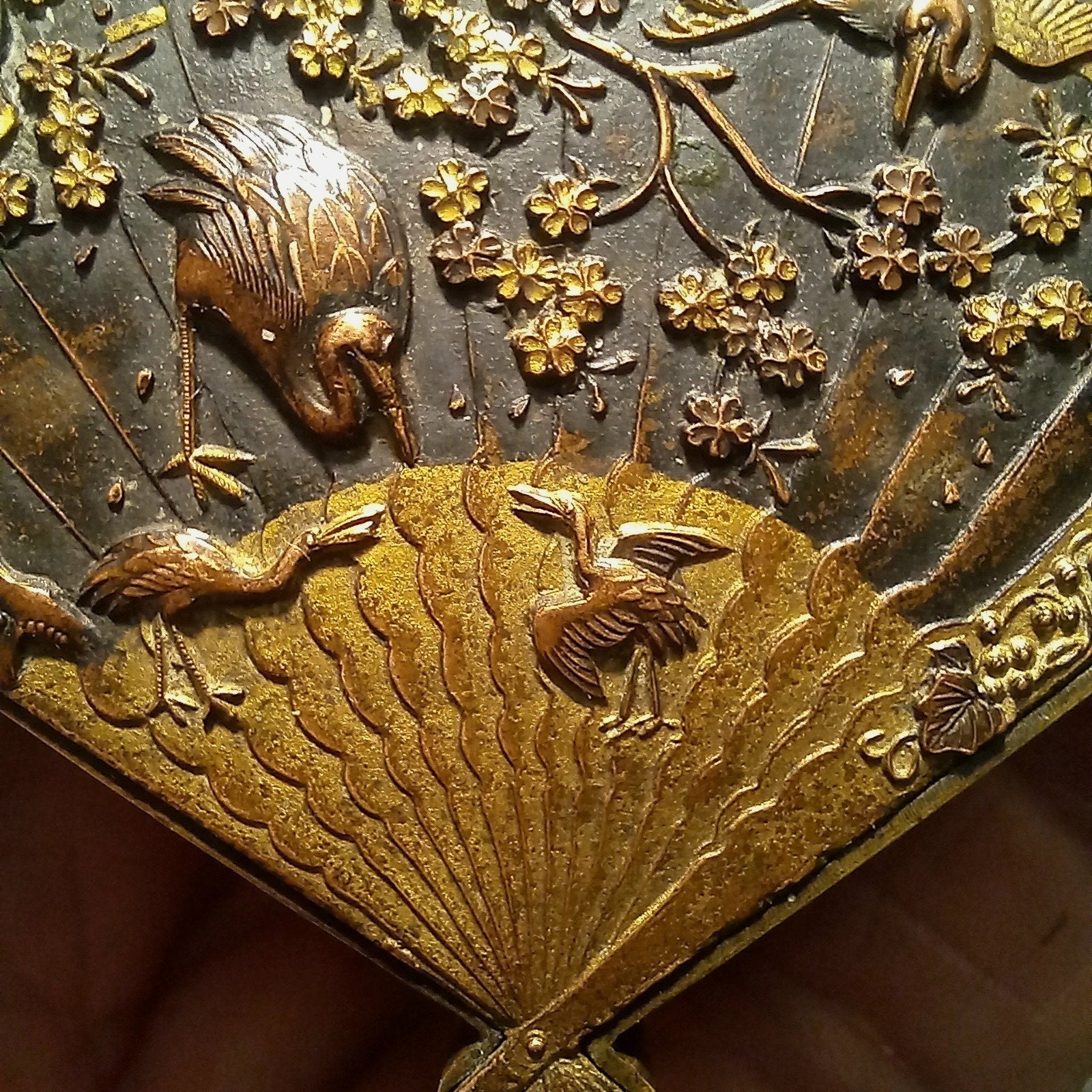 Boîte richement décorée et finement ciselée. Japon, 19e s., Japon, Enlèvement ou Envoi, Boîte