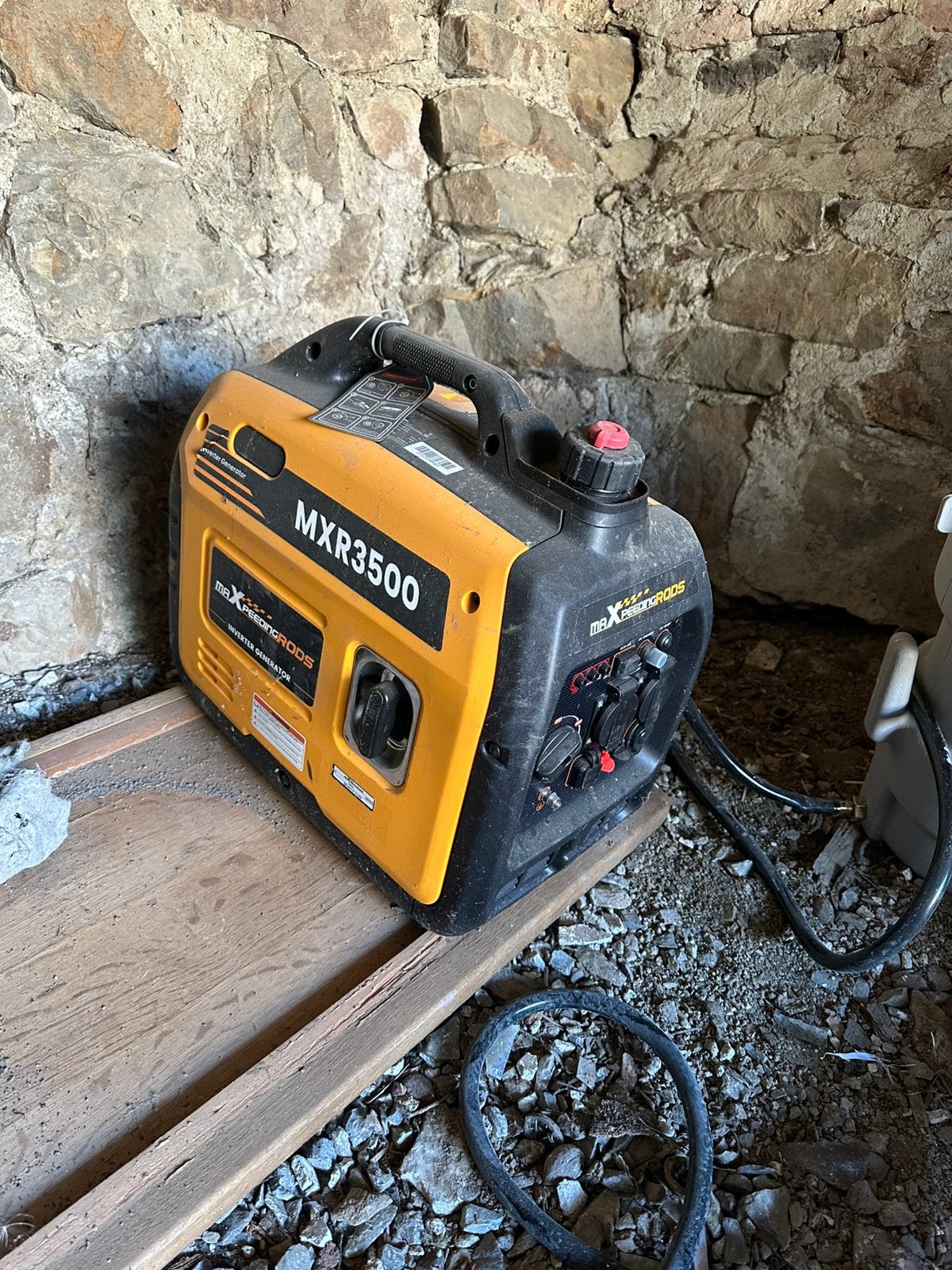 Groupe electrogene 3300w a reparer ou pour pieces, Bricolage & Construction, Générateurs, Enlèvement, Utilisé