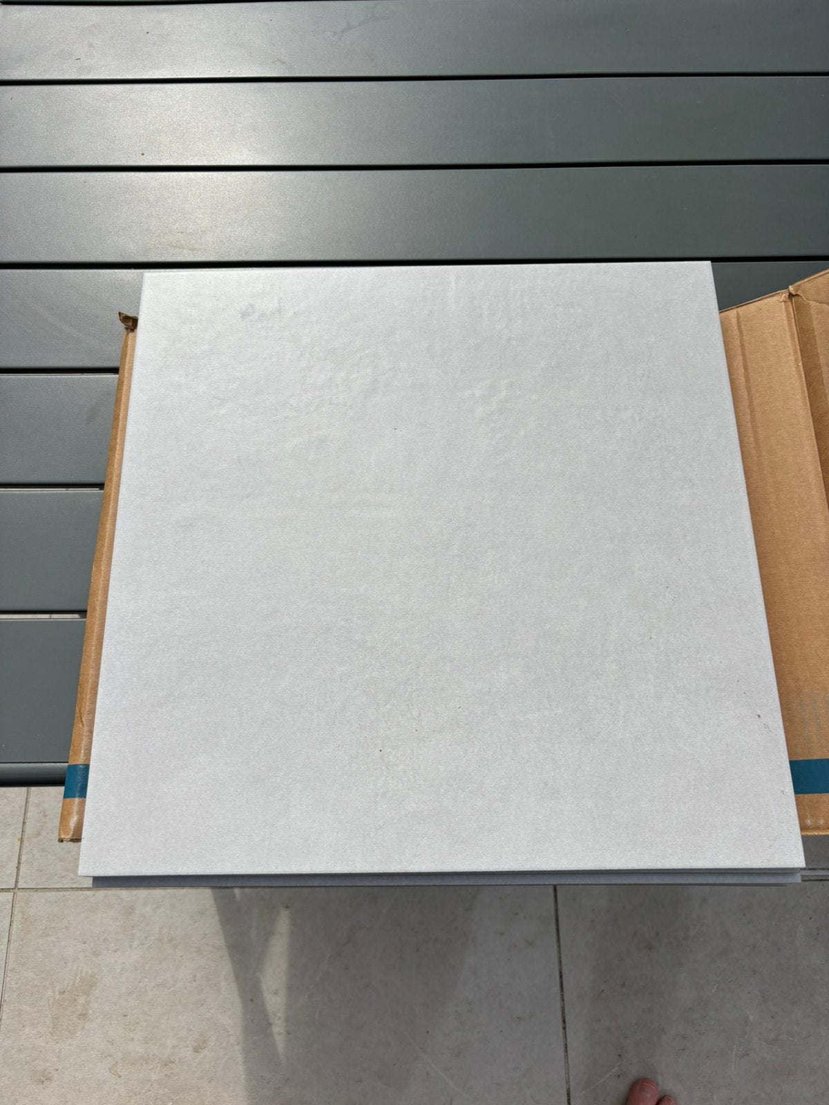 8x tegels - 40x40cm - lichtgrijs, Ophalen, Keramiek, Nieuw, 20 tot 40 cm
