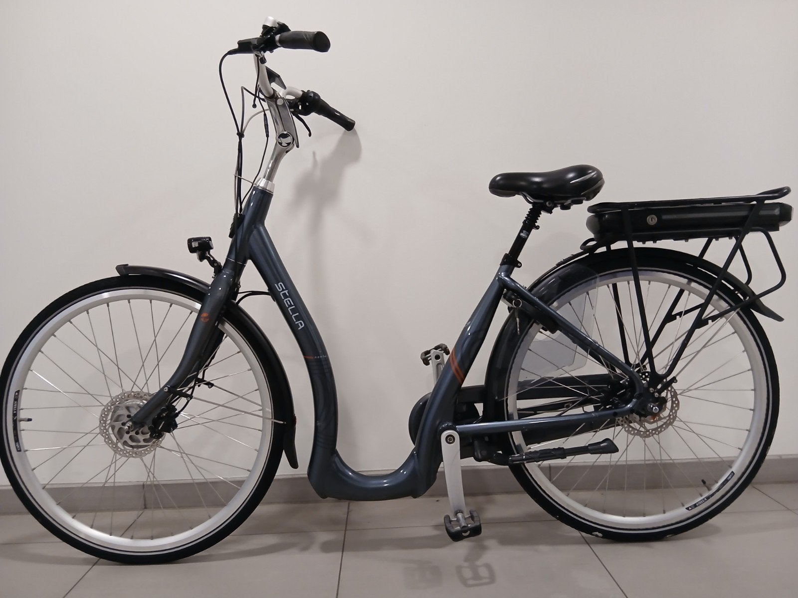 STELLA NANTES SUPERIOR FDST ELEKTRISCHE FIETS LAGE INSTAP, Ophalen, Zo goed als nieuw
