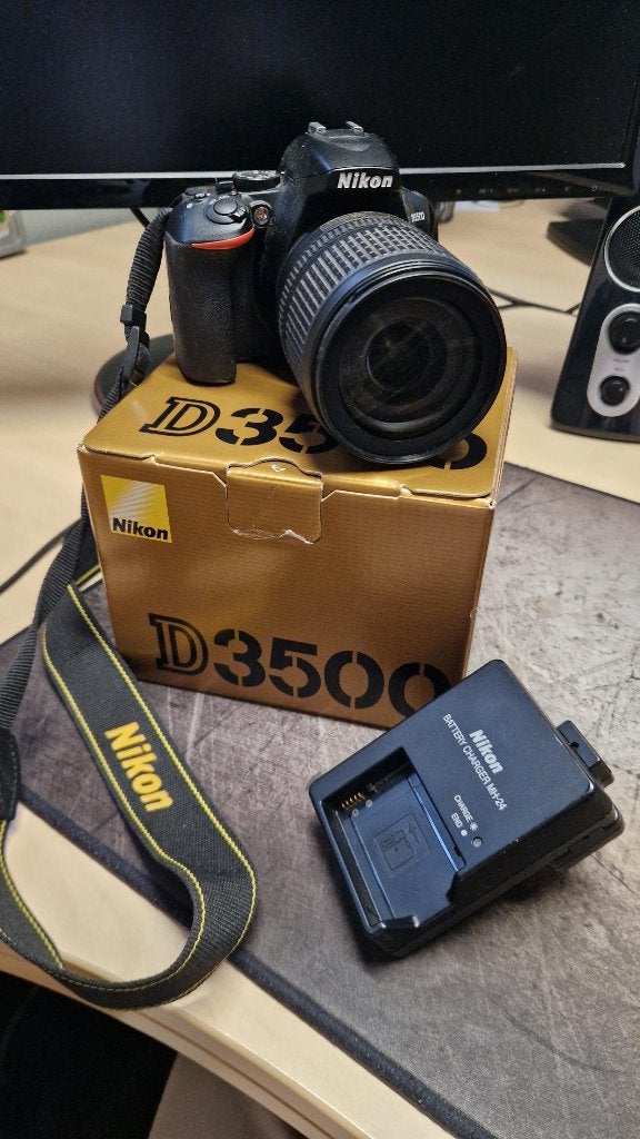 Nikon D3500, TV, Hi-fi & Vidéo, Appareils photo numériques, Poignée, Comme neuf, Enlèvement, 24 mégapixels