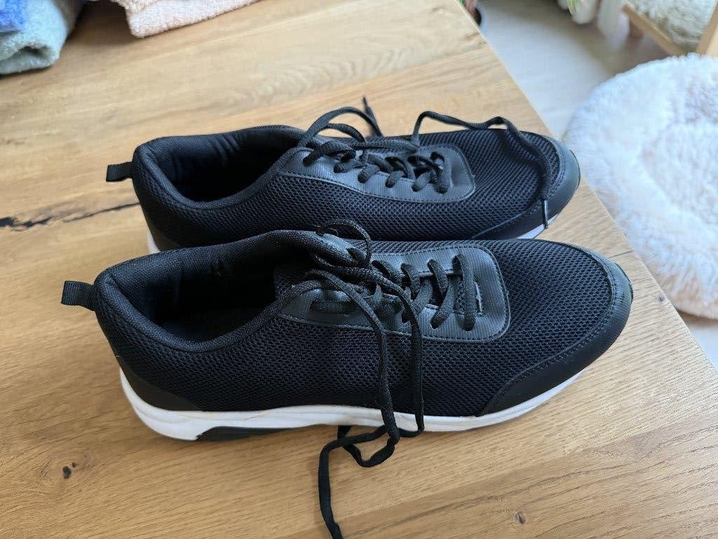 Nieuwe sportschoenen – maat 43, Ophalen of Verzenden, Nieuw