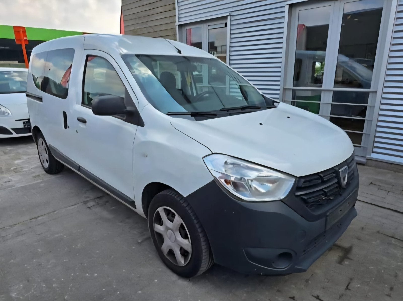 Dacia Dokker 1.5 Diesel – Euro 6b - 2018, Auto's, Euro 6, Wit, Bedrijf, 5 deurs