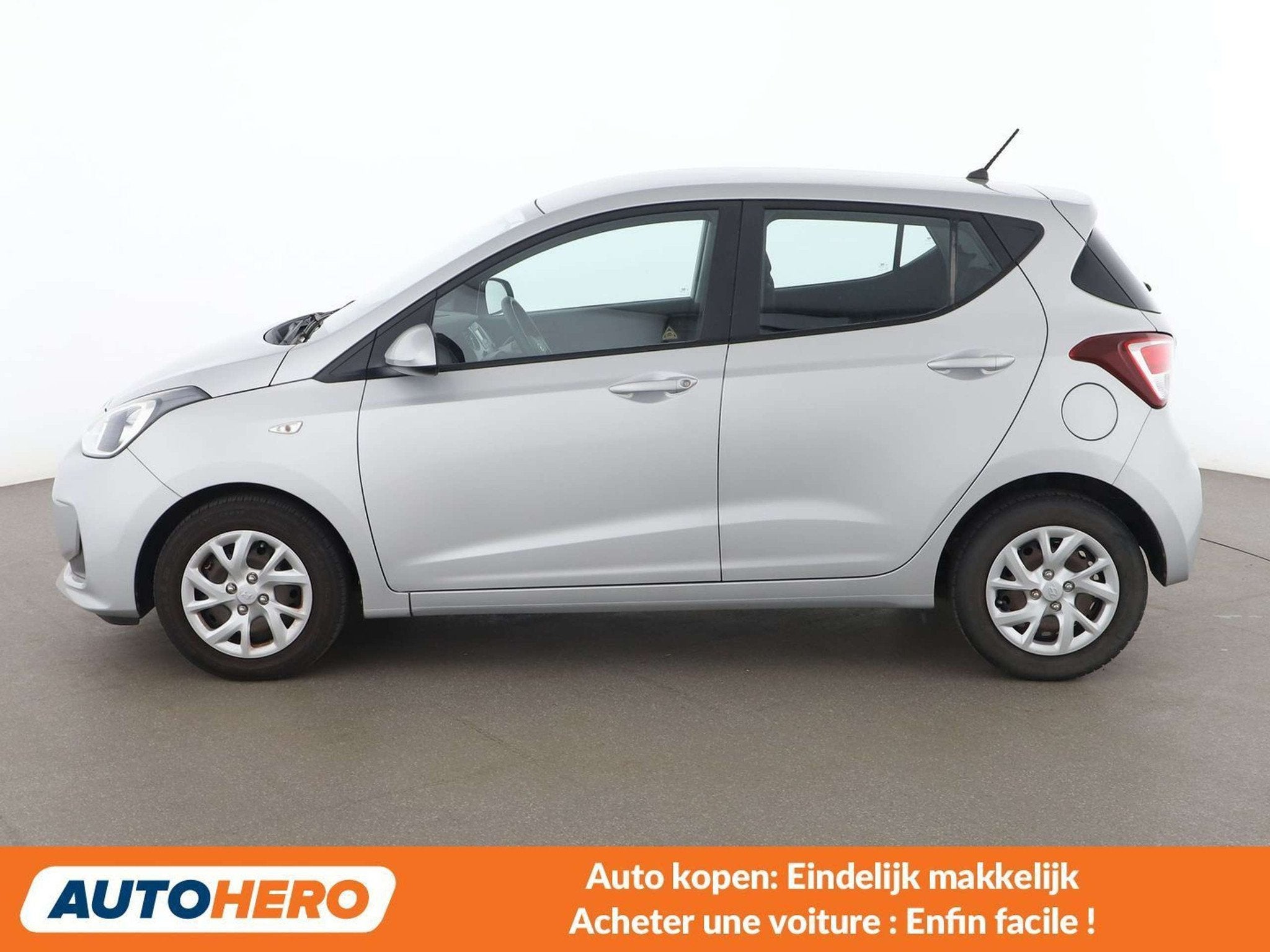 Hyundai i10 1.0 Classic (bj 2017), Auto's, Hyundai, Voorwielaandrijving, Stof, Gebruikt, Zwart