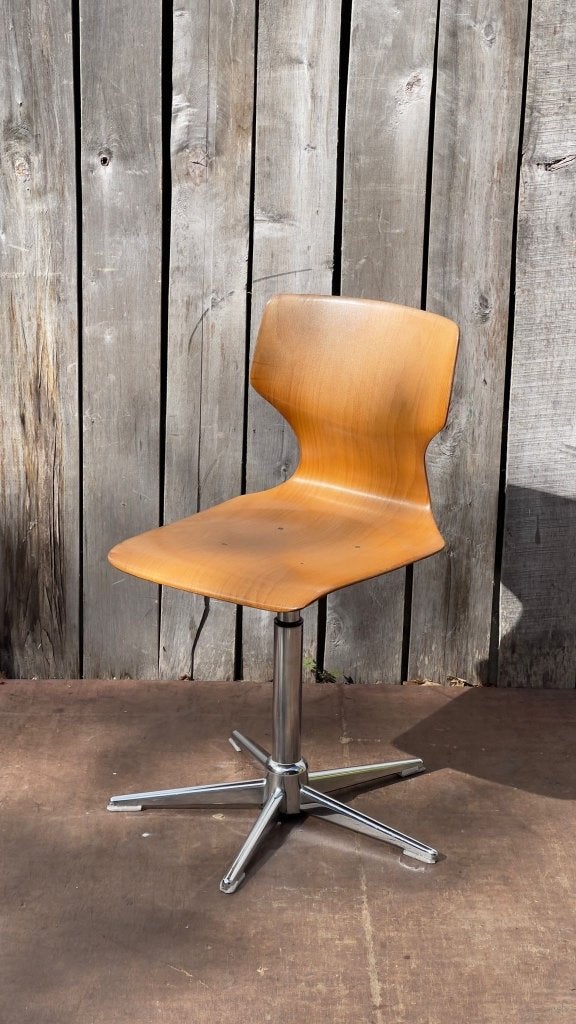 Pagholz atelier stoelen |(120! op voorraad), Gebruikt, Mooie in hoogte verstelbare Pagholz atelier stoelen, Bruin, Verzenden
