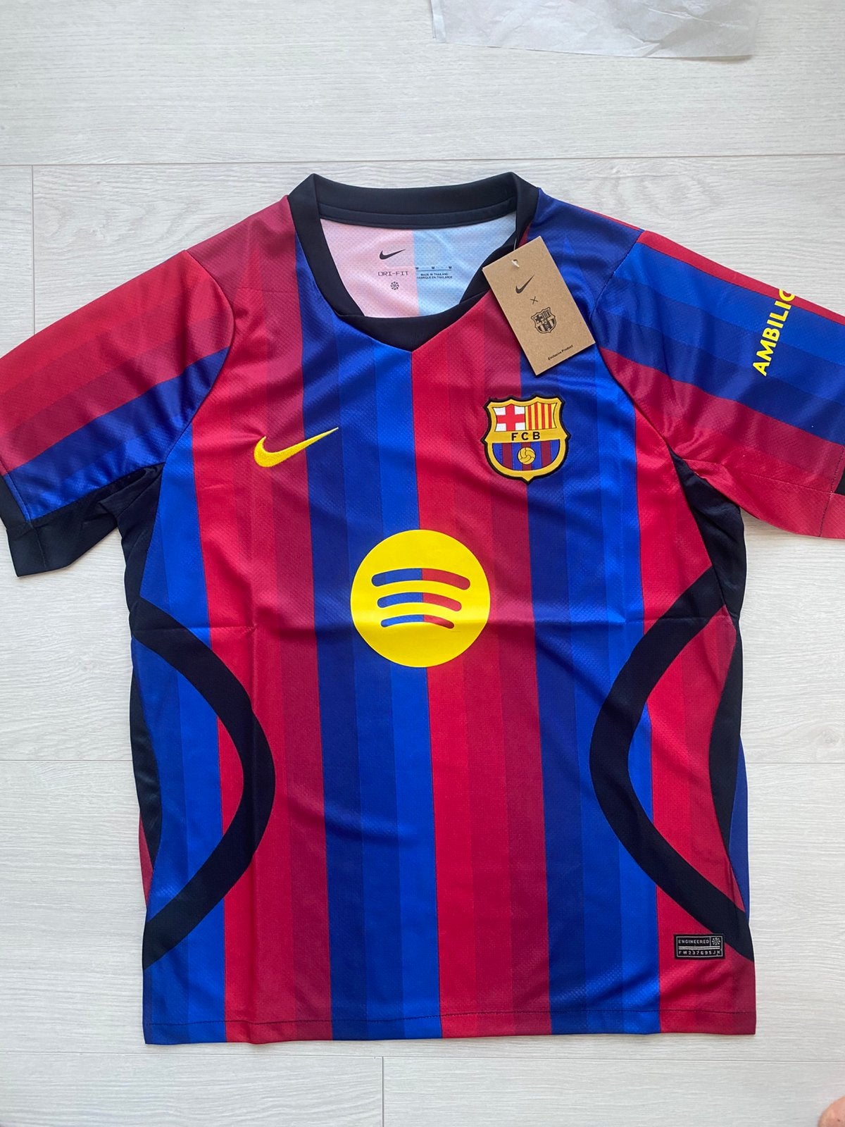 Chemise taille M du FC Barcelone, Enlèvement ou Envoi, Neuf, Taille 48/50 (M), Bleu