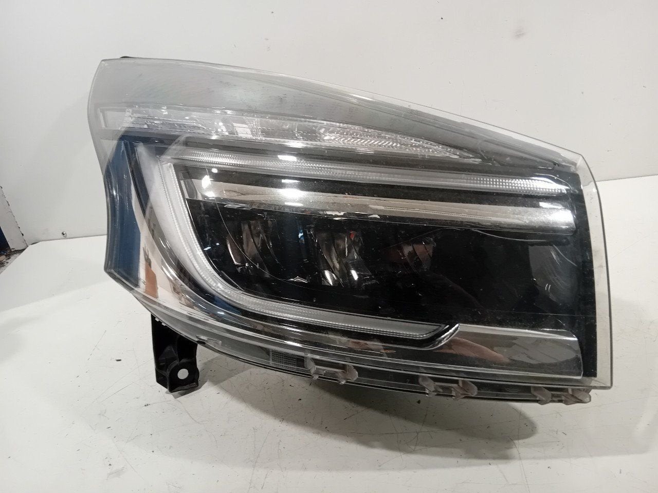 Koplamp rechts Renault Trafic, Onderdelen@venauto.nl, Van der Ven Autorecycling B.V., Ettenseweg 76, 4706 PB Roosendaal, The Netherlands