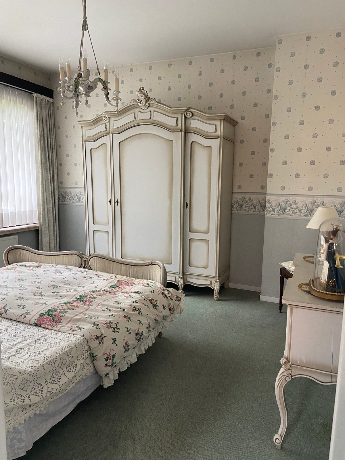 Slaapkamer met bed, kast, toilettafel en nachtkastje, Ophalen, Zo goed als nieuw